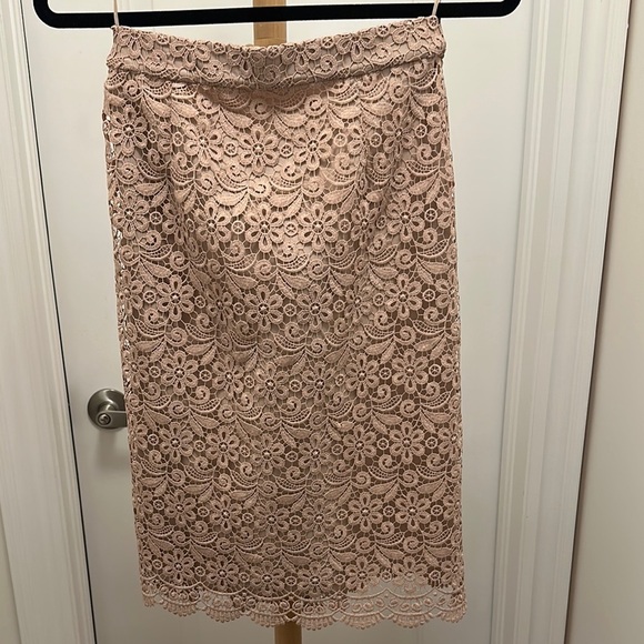 [WOMEN] UNIQLO Lace Pencil Skirt - Picture 1 of 3